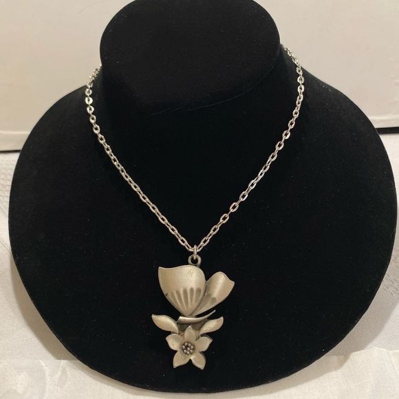 Vintage R. Tennesmed Sweden Mod Pewter Figural Butterfly Necklace - Picture 4 of 9